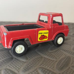 Camioneta roja de juguete Fire Chief Tootsie de 1969