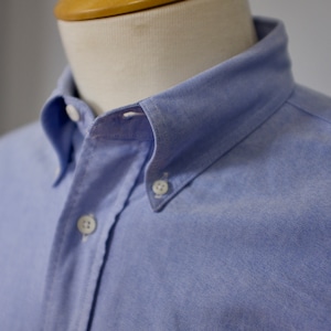 Camisa Oxford Button Down azul claro