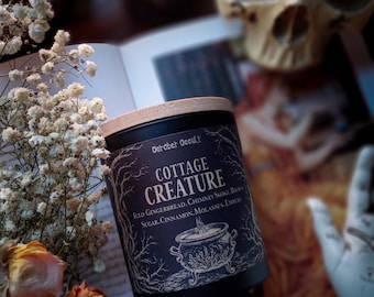 Vela con diseño de criaturas de cabaña / Vela de otoño / Estilo cottagecore / Vela con mecha de madera / Vela de soja / Vela otoñal / Azúcar moreno y brasas / Velas tenebrosas