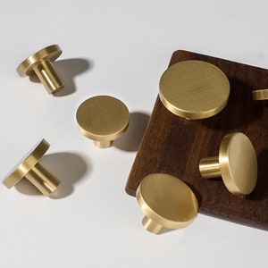 Round Brushed Brass Kitchen Cabinet Knobs And Pulls Gold Furniture Drawer Cupboard Door Pull Handles Single Hole