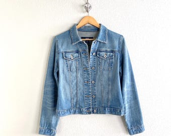 Vintage Y2K Gap Denim Jacket / Jean Jacket / Medium Wash