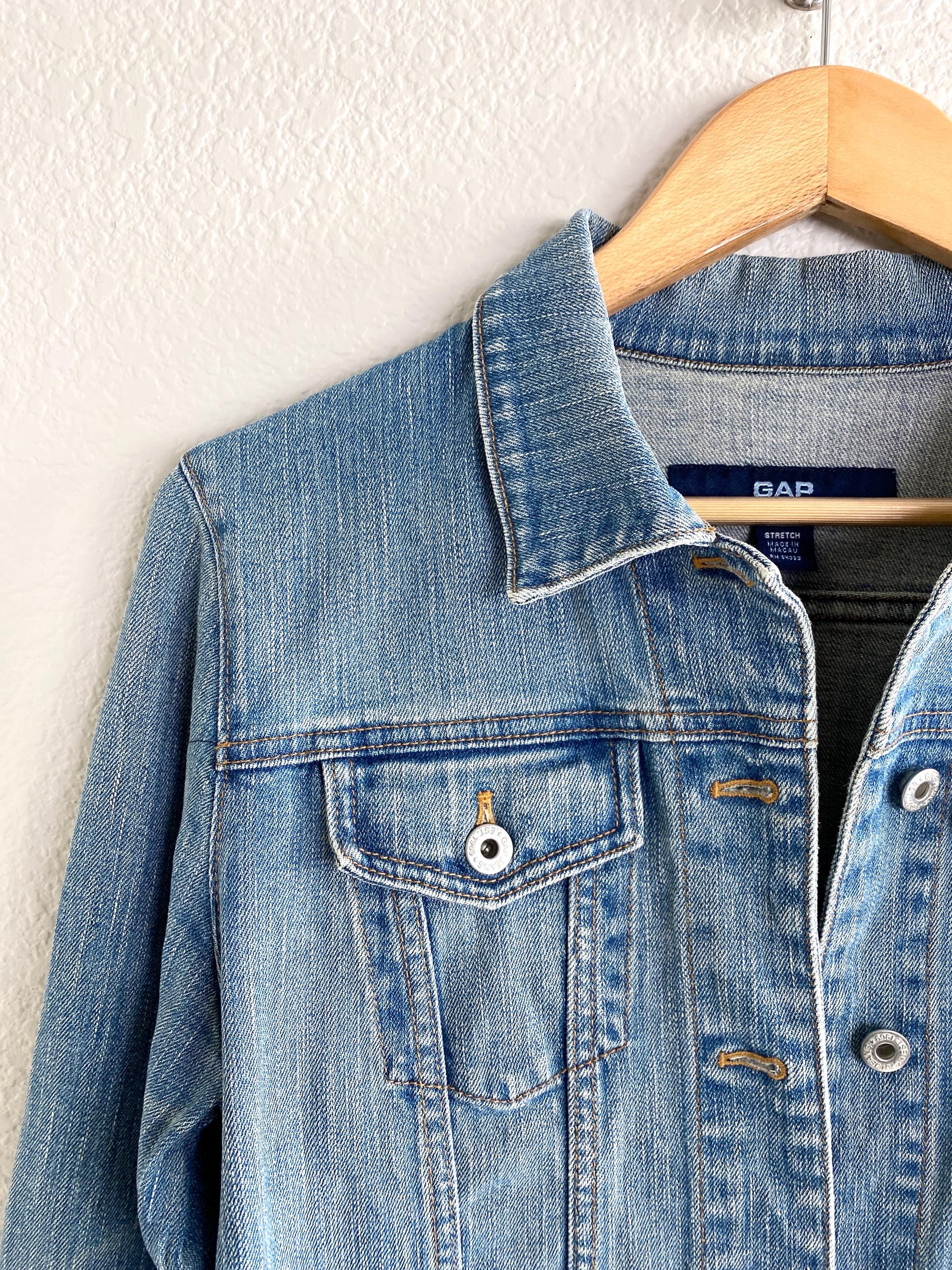 Vintage Y2K Gap Denim Jacket / Jean Jacket / Medium Wash