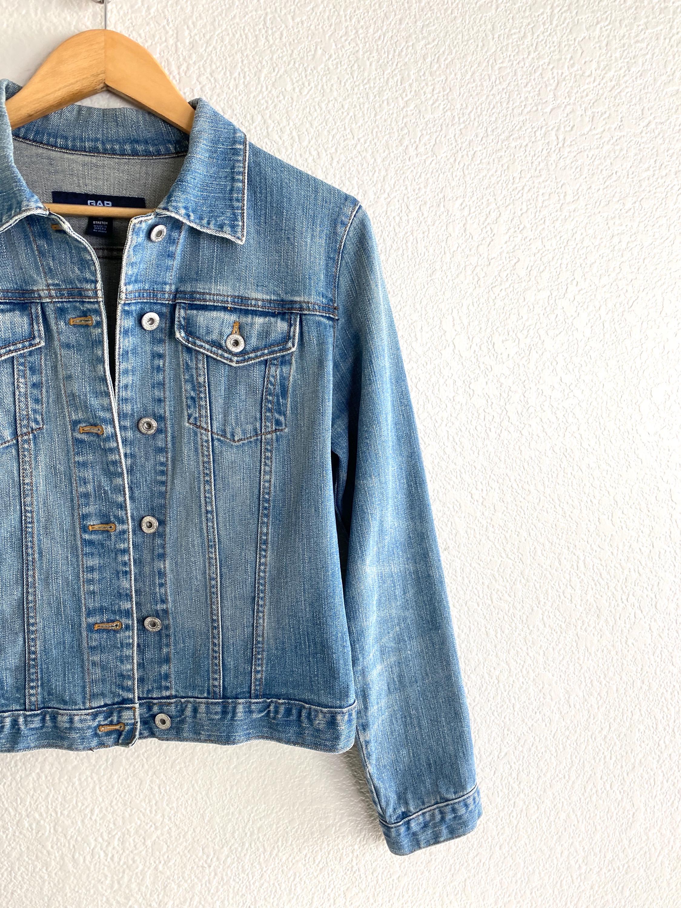Vintage Y2K Gap Denim Jacket / Jean Jacket / Medium Wash
