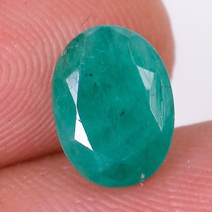Natural Emerald Oval Brilliant Cut: Loose Gemstone (9X6.5X4 mm)
