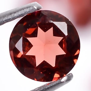 Mozambique Garnet: 5mm Round Brilliant Cut Loose Gemstone