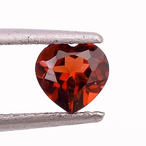Mozambique Garnet Heart: 6X6X3 mm Red Gemstone, Brilliant Cut