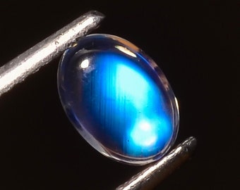Cabochon di forma ovale in pietra di luna arcobaleno naturale, pietra preziosa sciolta in pietra di luna per la creazione di gioielli, pietra di luna ovale di fuoco blu, dimensioni calibrate 7x5 mm