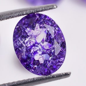 Blue Crackle Quartz Gemstone: Oval Brilliant Cut, 10X8X5 mm