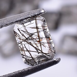 Edelsteen zwarte rutielkwarts: achthoekig getrapt, gekalibreerd formaat: 7 x 5 x 4 mm