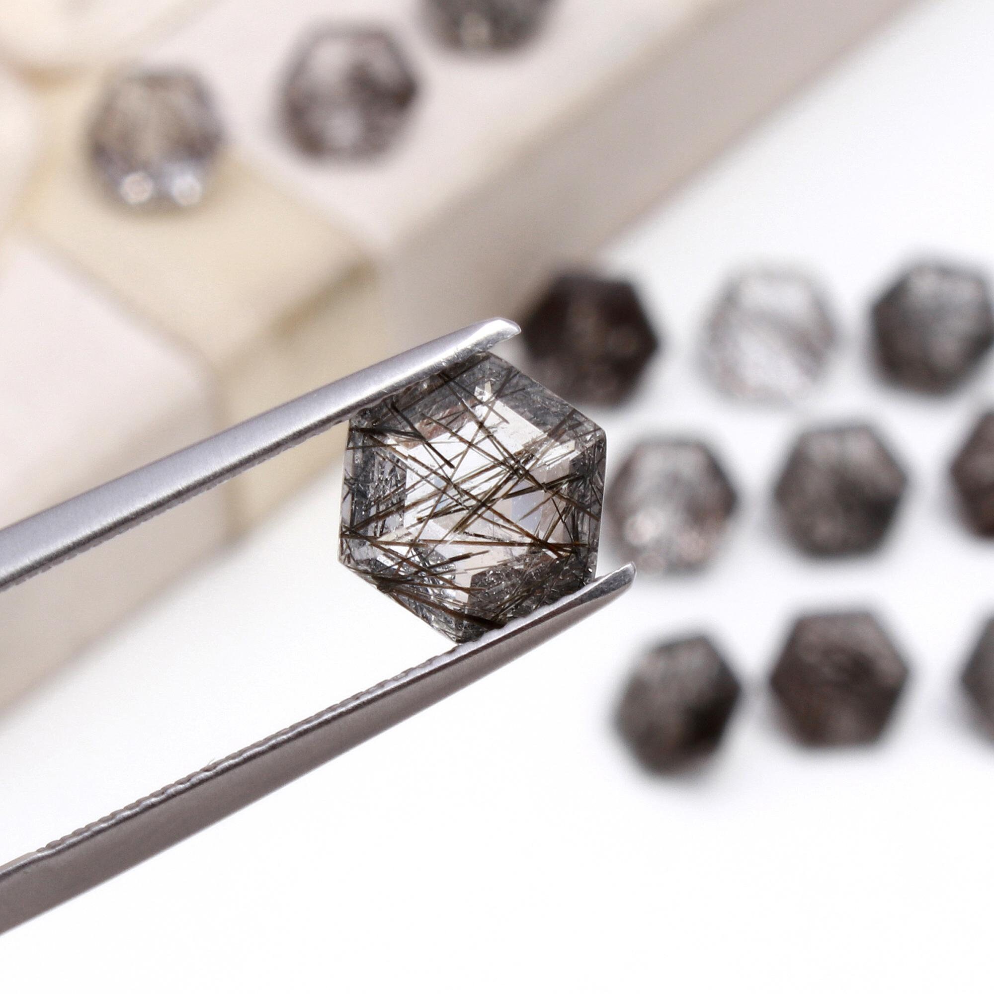 ブラックルチルクォーツ宝石：六角形ステップカット、トルマリン入り