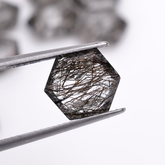 トルマリン入りクォーツ六角形ポートレートカット宝石：8X8X4 mm
