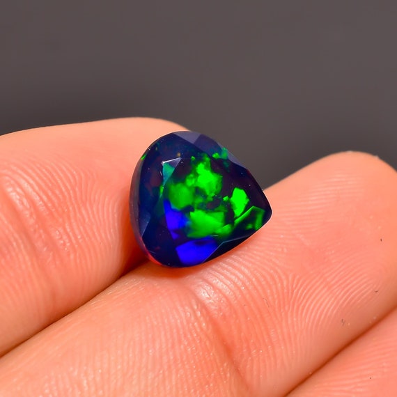 Opale Noire Naturelle D'Éthiopie - 12 X 10 Mm - Coupe Rose - 1.93 Carats - Jeu De Couleurs - Pierre Précieuse Haute Qualité