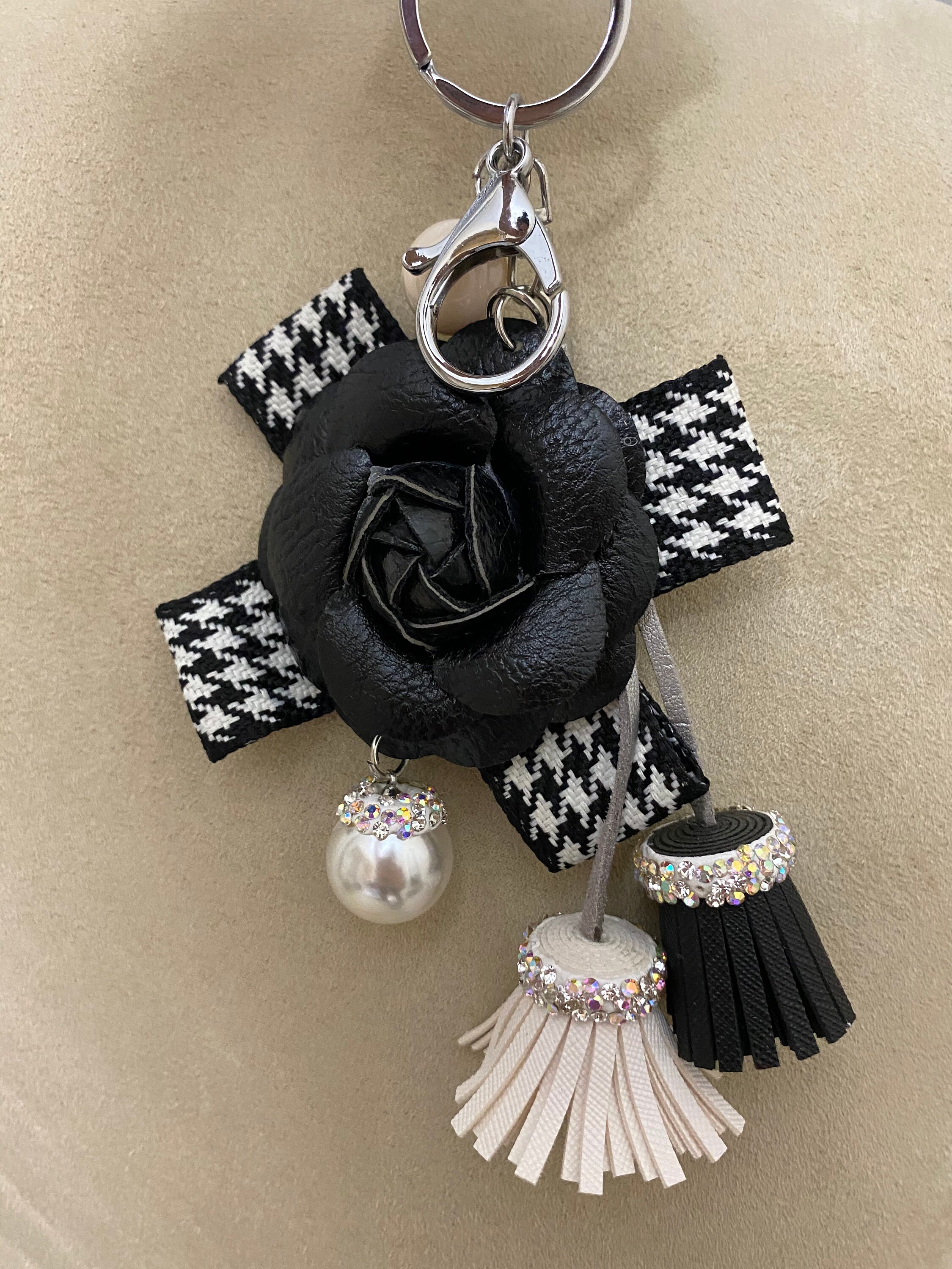 Flower Black and white key chain Fashion Keychains Etsy