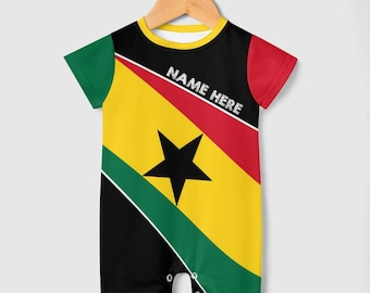 Añade el nombre de tu hijo/a. Body para bebé recién nacido con la bandera de Ghana. Regalo ideal para mamás primerizas en su baby shower.