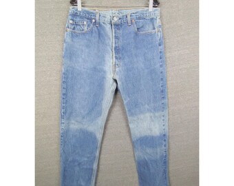 Jeans Levi's vintage da uomo, taglia 38x32, blu denim, modello 501 USA, effetto sbiadito anni '90, chiusura con bottoni, taglio dritto.
