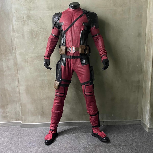 Costume cosplay di Deadpool, vestito da Wade Wilson