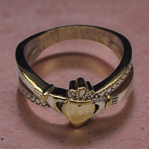 Anillo Claddagh celta, anillo celta irlandés, anillo Claddagh con forma de corazón, anillo Claddagh de plata para mujer, anillo de corazón, anillo de manos unidas