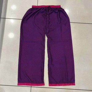 Wonder Voll Blume bedruckte Seide Palazo Hose, Boho Komfort Weiche Seide Frauen Hosenhose, Boho Hippie entspanntes Gefühl lose Hose mit weitem Bein.
