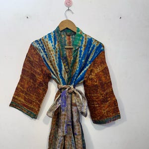 Tie-Dye Robe Bohemian outfit Boho Style / Boho Summer Vacation And Festival Short Kimono / Bridesmaid Women&#39;s Tie-Dye Short Kimono Robe.