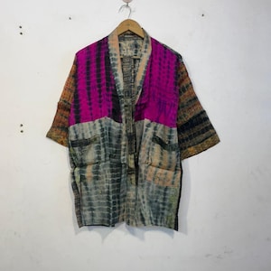 Kimono i siden med tie dye-mönster: Boho hippie-mönster med lapptäcke