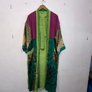Patchwork damesbadjas met bloemenprint - handgemaakte boho patchwork kimonobadjas - zomerstofdoek van gerecyclede zijden sari -