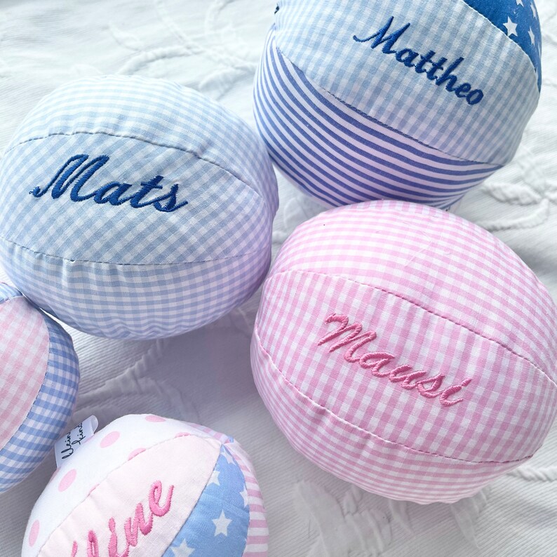 Babyball mit Rassel in 3. verschiedenen Größen mit Namen bestickt viele Stoffe zur Auswahl zdjęcie 5