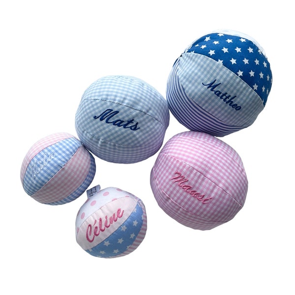 Babyball mit Rassel - in 3. verschiedenen Größen mit Namen bestickt  - viele Stoffe zur Auswahl