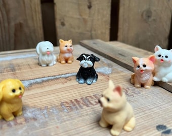 BOTANICAL BESTIES Plant Companions Dogs Mix Resin Mini Figures