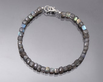 Bracelet de perles cubes à facettes en labradorite naturelle, bracelet perlé de boîte carrée de labradorite de 4 mm, bijoux en labradorite bleu flashy AAA ++ 6-9 « inch