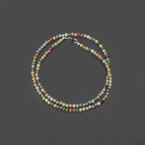 Collana con perline di zaffiro multicolore, collana di perline rotonde micro sfaccettate di zaffiro da 3,5 mm, collana da donna minimalista in zaffiro, regalo per lei