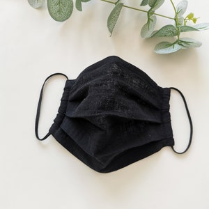 Máscara facial de respiración fácil negra, cubierta facial de muselina orgánica de una capa, máscara de verano lavable transpirable con alambre de nariz, conjunto gris blanco de 3 máscaras faciales Black face mask