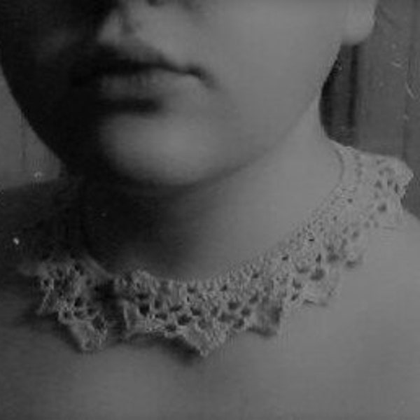 Elizabeth Collar - Vintage looking