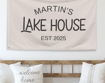 Personalisiertes Lake House Zeichen Banner, benutzerdefinierte Lake House Flagge, Lake House Decor, Lake House Geschenk, Wohnzimmer Dekor, Familie Cabin Art, Decor