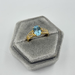 Vintage 18K Gold Blue Topaz & Diamond Ring