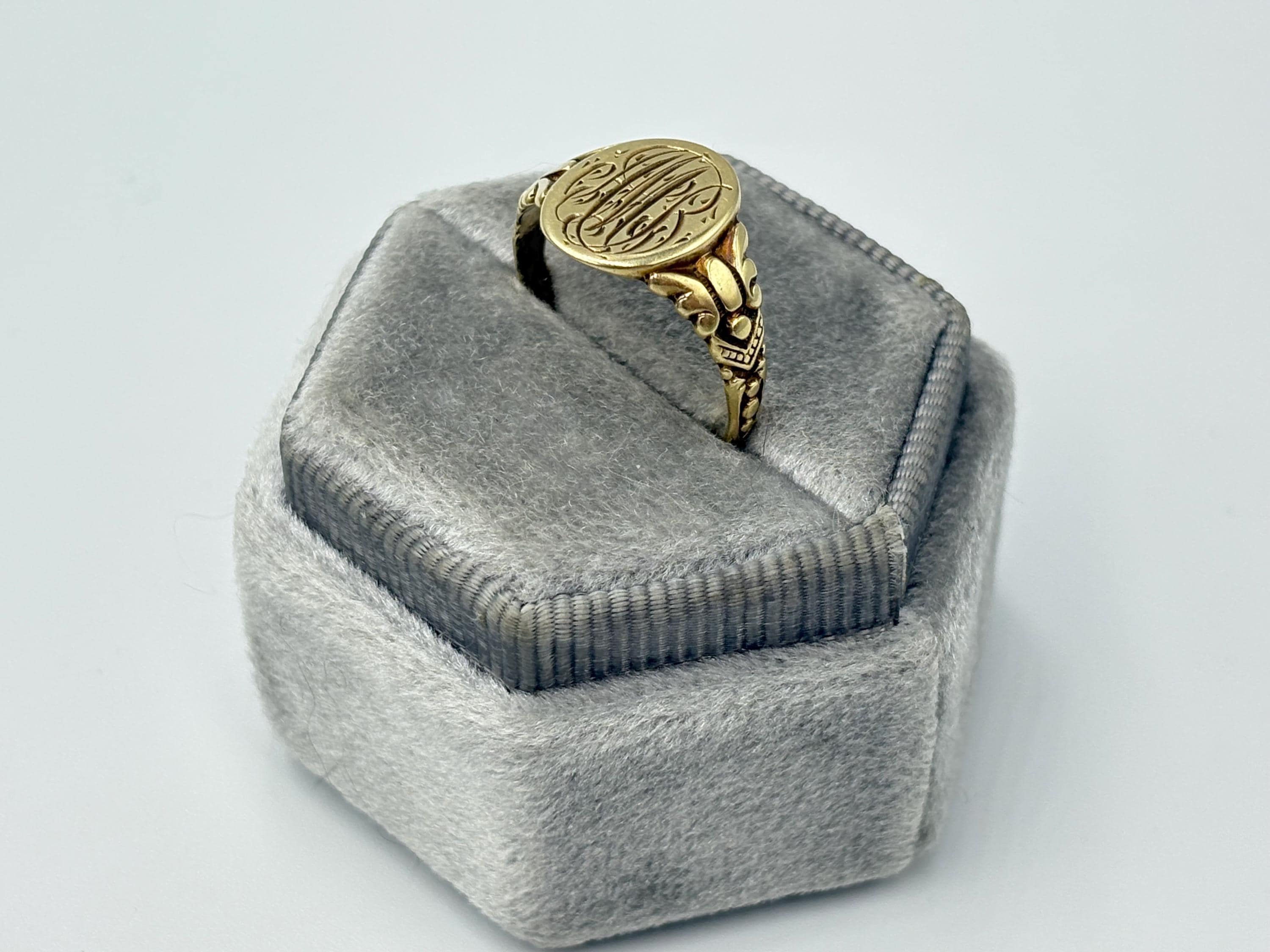 Antique Victorian 14K Gold Signet Ring Vintage
