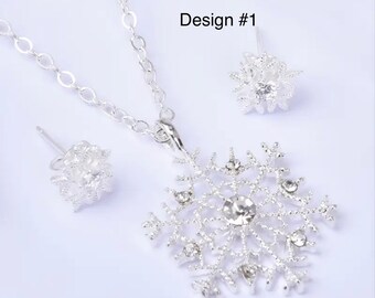 3pcs/set Silver Snowflake Necklace Stud Earrings/Gifts for her/rhinestone/diamond/sparkly/holiday jewelry/Barillas boutique/Trendy