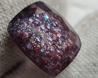 マルチカラー ブラッドショット アイオライト サンストーン、4.9 CTS