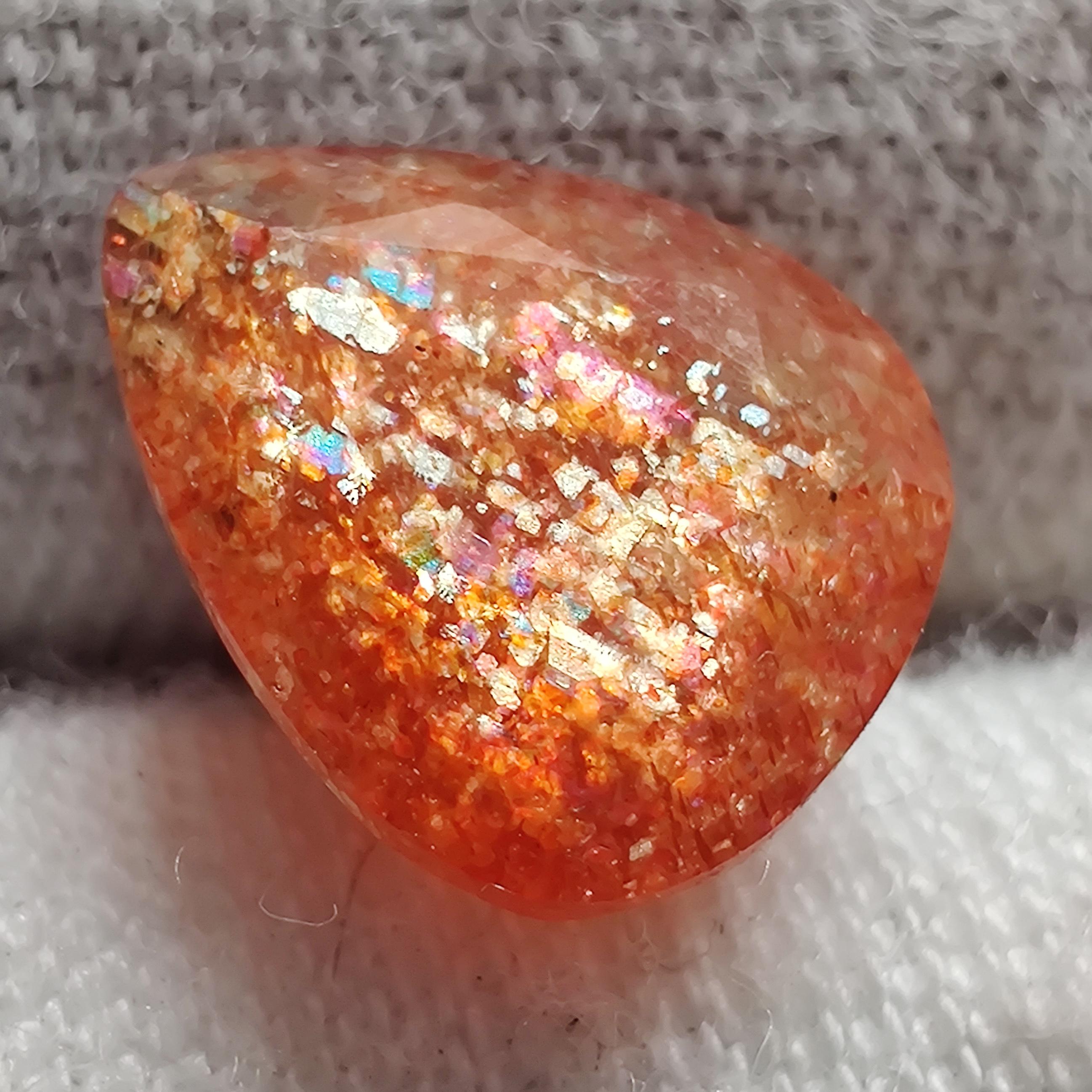 ペアシェイプマルチファイアサンストーンカット、2.5 CTS 9.5x8x5.5 mm 