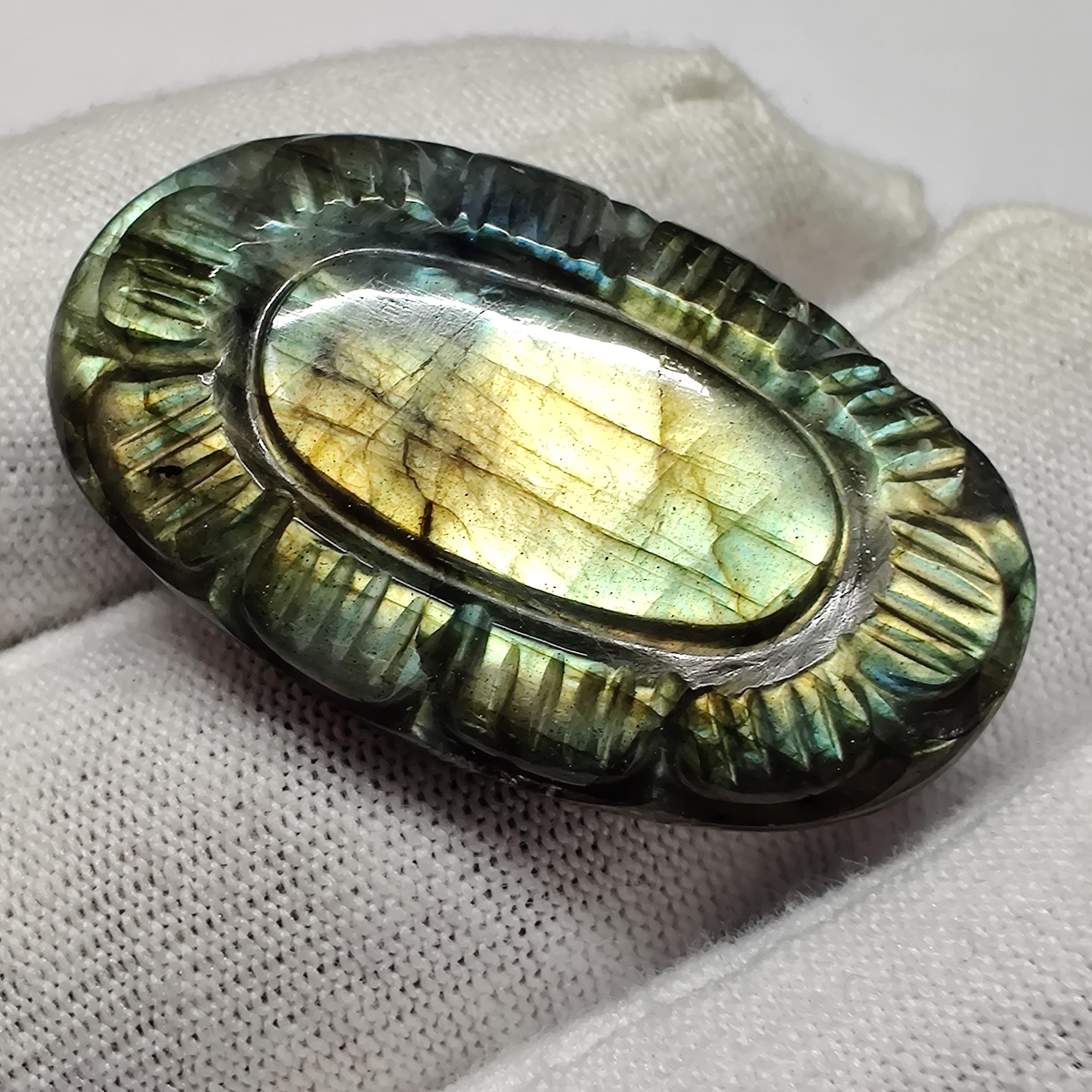 グリーンファイア ラブラドライト カボション彫刻、45.7カラット