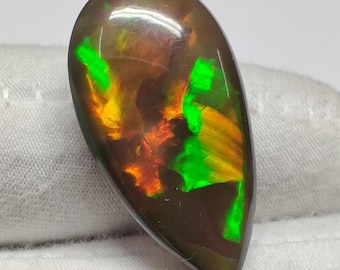 Flerfärgad etiopisk svart opal cabochon, 15,9 ct (27,5 x 15 x 7,5 mm) flerfärgad regnbågsfärgad Welo eld svart opal lös ädelsten för smycken