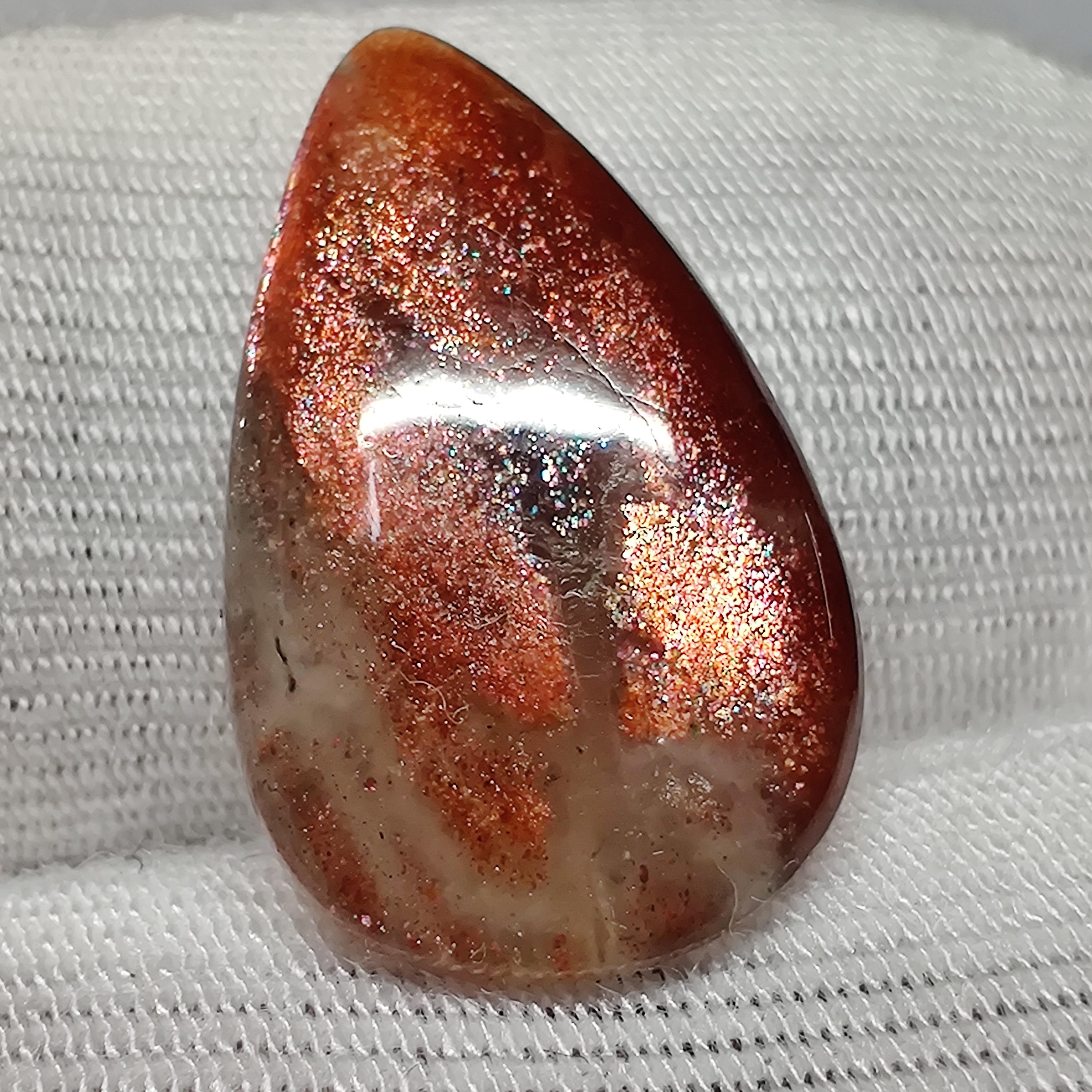 マルチファイアコカサンストーンカボション、5.3カラット、18.5x11x3mm