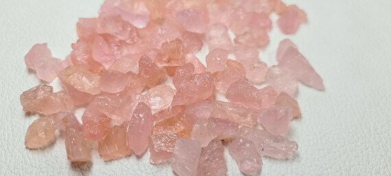 Transparent Average size 2-3 Gram Not Clean Incluse Light Pink Color Natural Morganite Rough Gemstone