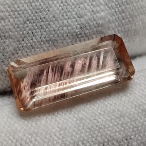 Natural Oregon Sunstone, Baguette Shape Faceted American Gemstone, 3.1 Cts (14.5x6x4.5mm) 100% Natural Pink Schiller Oregon Sunstone Jewelry