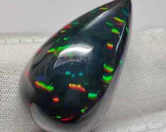 Stor svart opal, 19,8 ct (25,5 x 14 x 11 mm) päroncabochon med regnbågseld, Welo samlarädelsten för iögonfallande hänge, OOAK-arvstycke