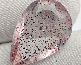 Iniettato di sangue! Cristallo Super Seven Red Dot Fire, 12,5 ct (23x15,5 x 6 mm) di lepidocrocite a forma di pera