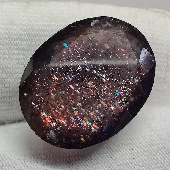 Bloodshot iolite Sunstone Cut, 14.8 Cts (18x14.5x8.5mm) 100% Natural Multi Colours Sparkling Oval Shape Iolite Gemstone for Pendant Jewelry