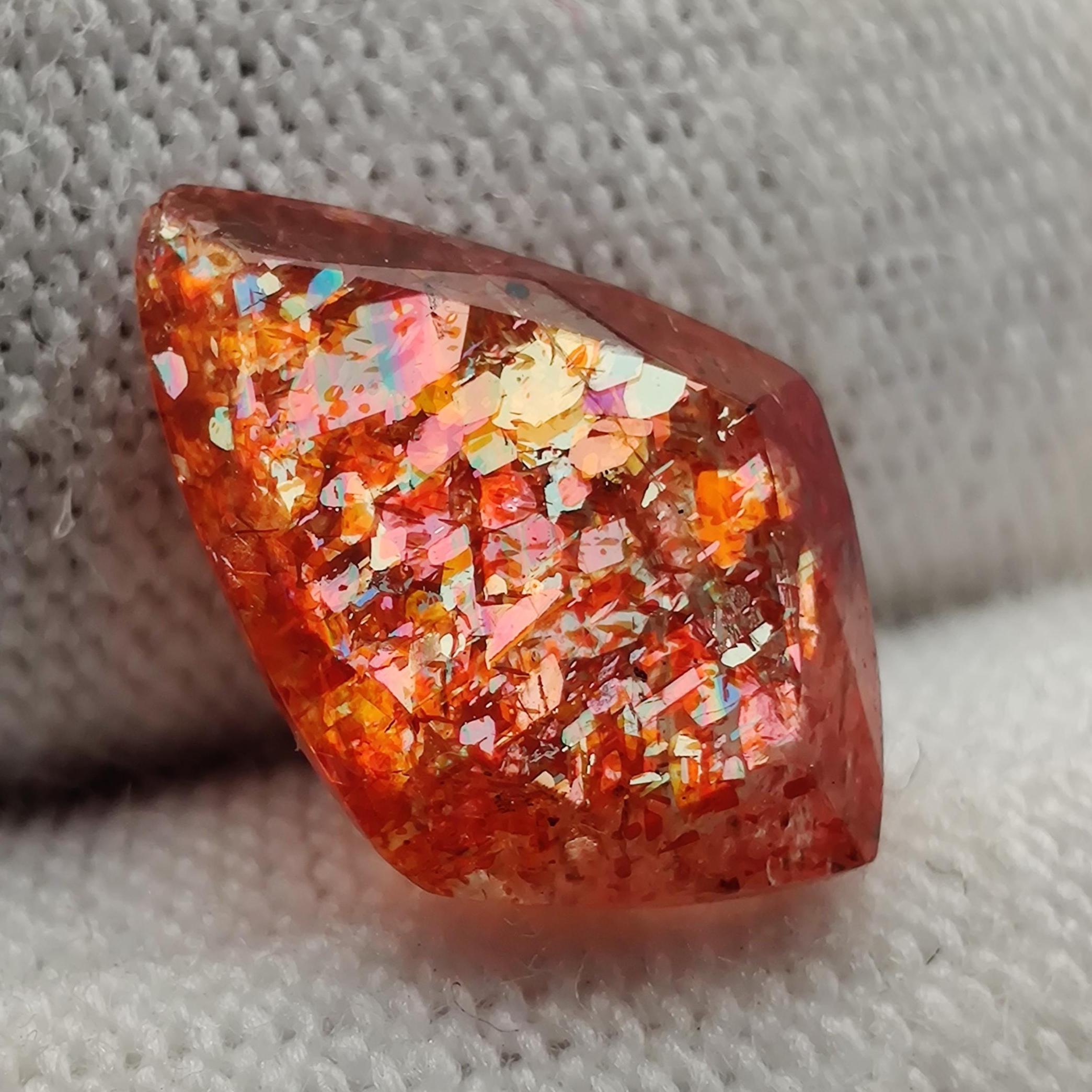 Pietra Solare Naturale Coriandoli – 3.9-9 Ct – Rosso/arancio – Qualità AAA+ Lucidata