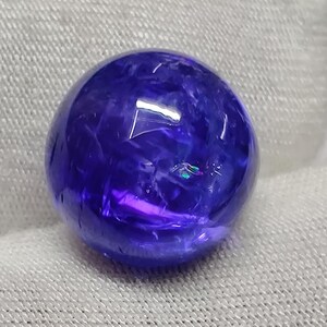天然ブルータンザナイトカボション、8.8カラット（11.5x11.5x7.5 mm 