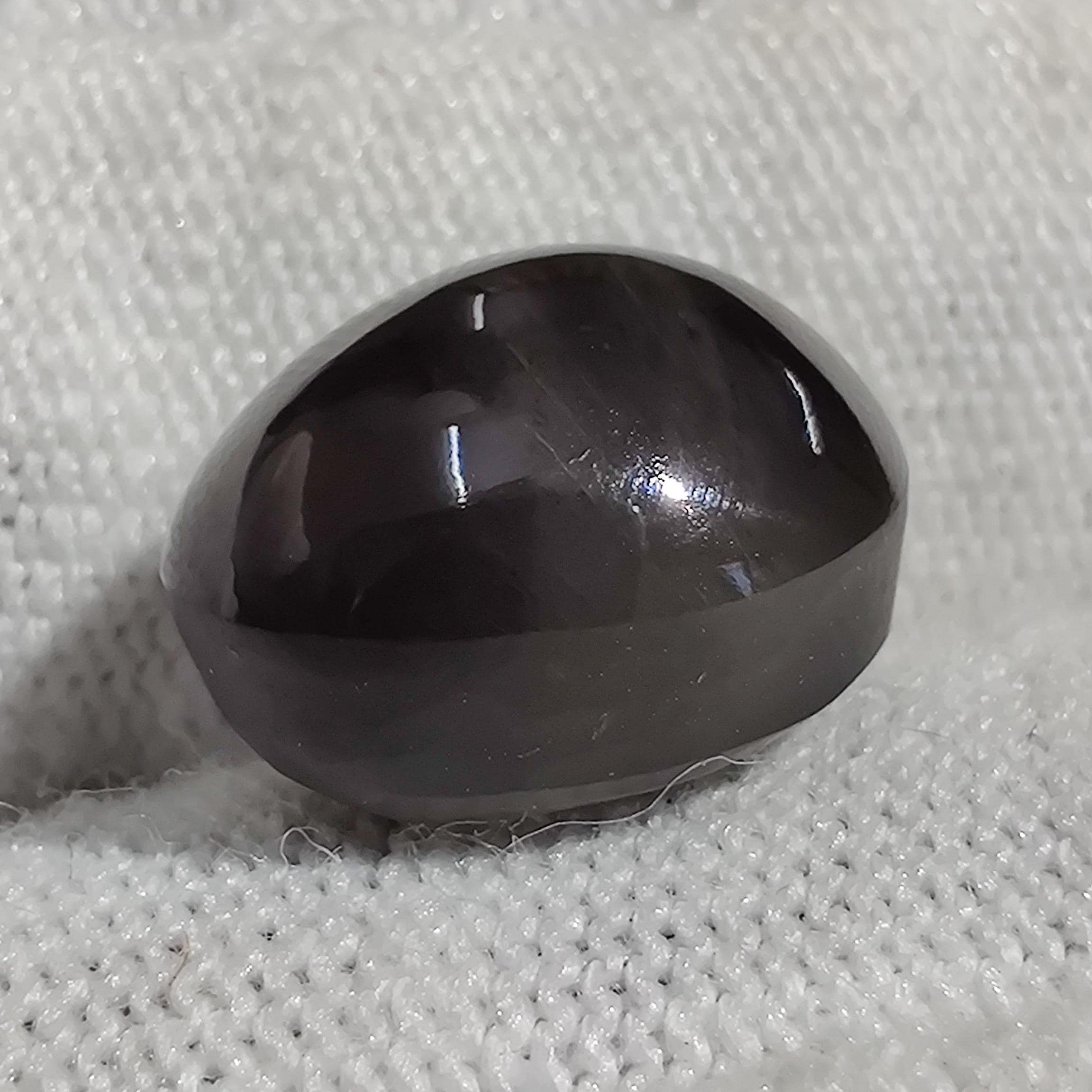 天然ブラックキャッツアイ宝石、6.5カラット（11x9x7.5 mm）、幸運の