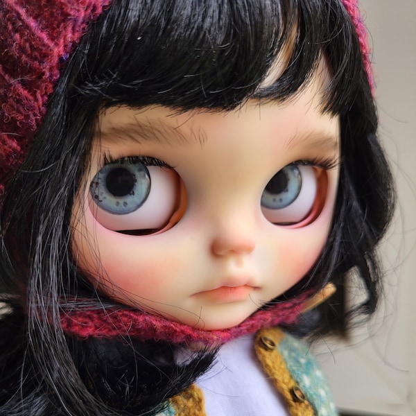 Blythe aangepaste pop, PAVLA Blythe pop OOAK, tbl, witte huid, zwart haar, aangepaste Blythe pop